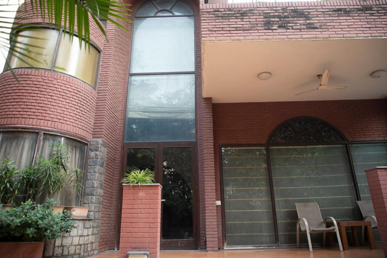Red Brick Home By Earthaa Escapes New Delhi Eksteriør billede